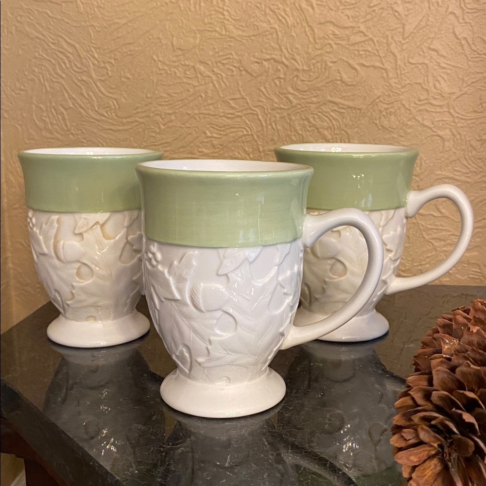 Green and White Acorns & Leaves Embossed Ceramic Mugs. Set of 3. EUC